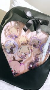 Free mystery gift with ita bag!