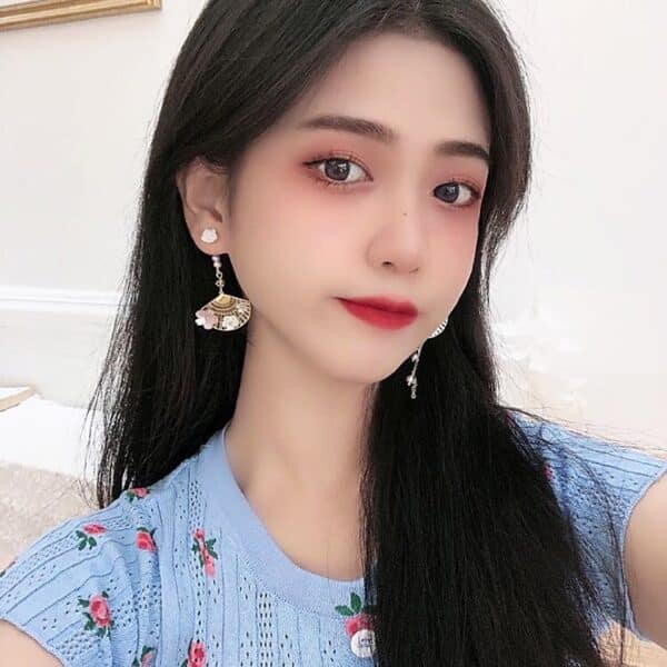 fan japanese earrings on model