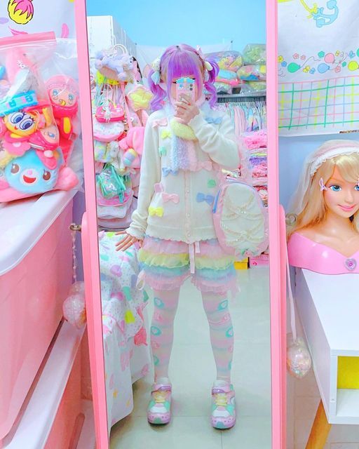 yume outfit on mirror