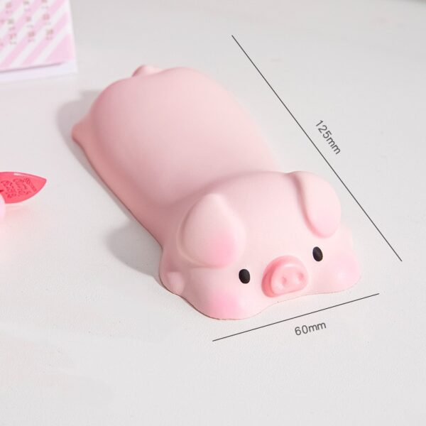 desktop mouse rest pig design