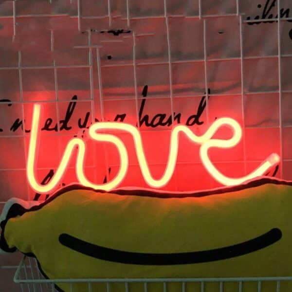 Cute Neon Light | "love" Quote